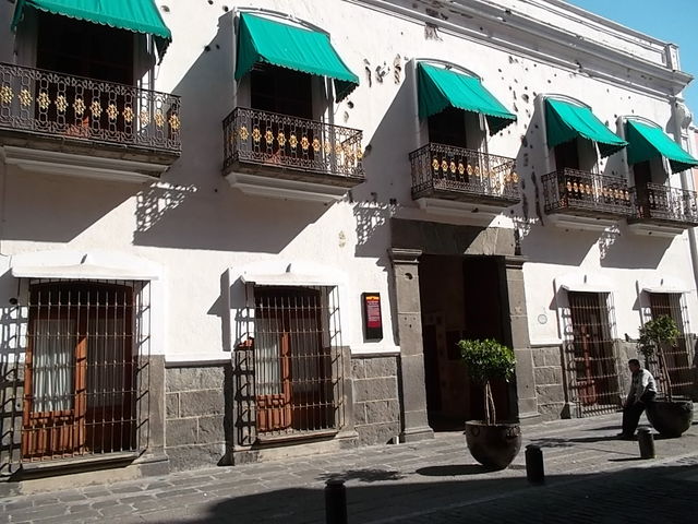 La casa de los Aquiles Baeza...