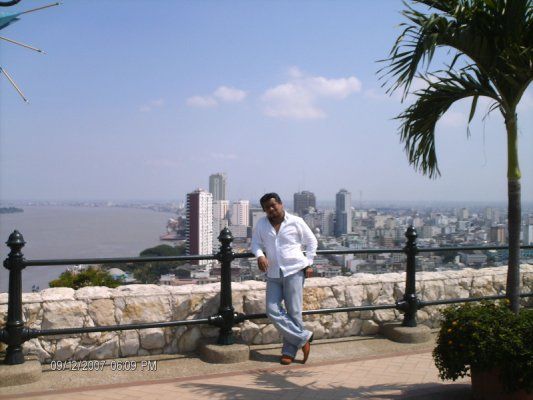 Guayaquil de fondo